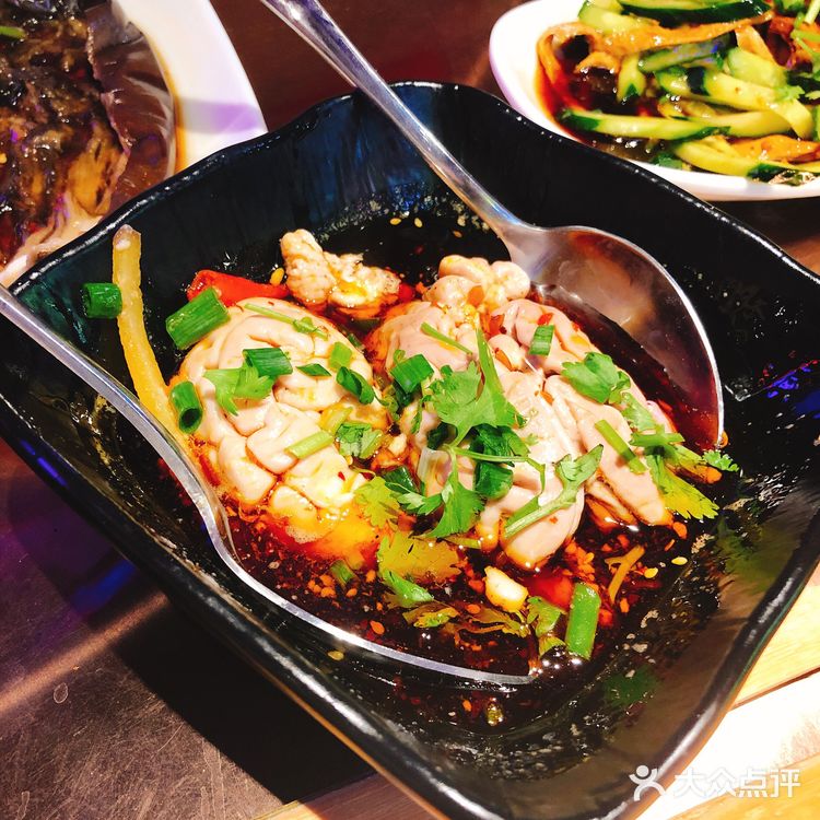 大口吃肉，竹签烧烤，怀抱火炉吹空调，这就是夏天的味道！