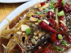 红烧臭桂鱼-临街徽菜馆·正宗黄山味