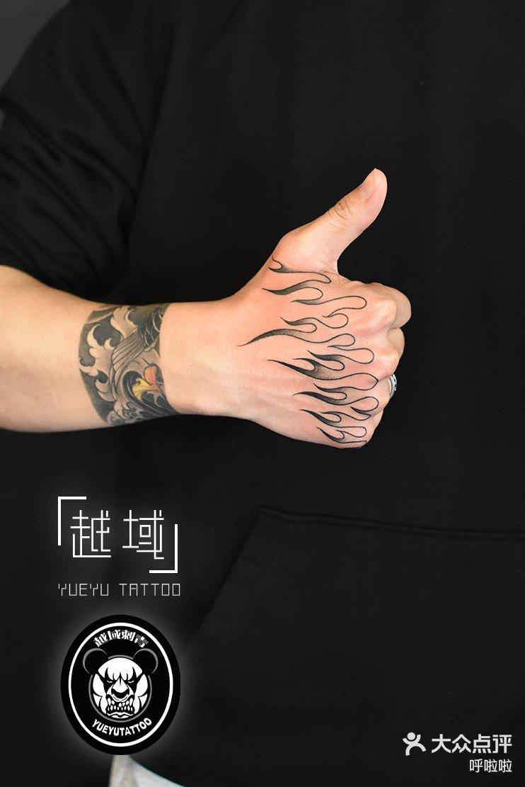 手背火焰纹身
