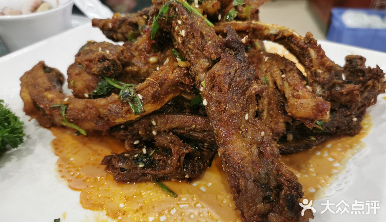 18块12个贼大的饺子，里面的馅料也很丰富