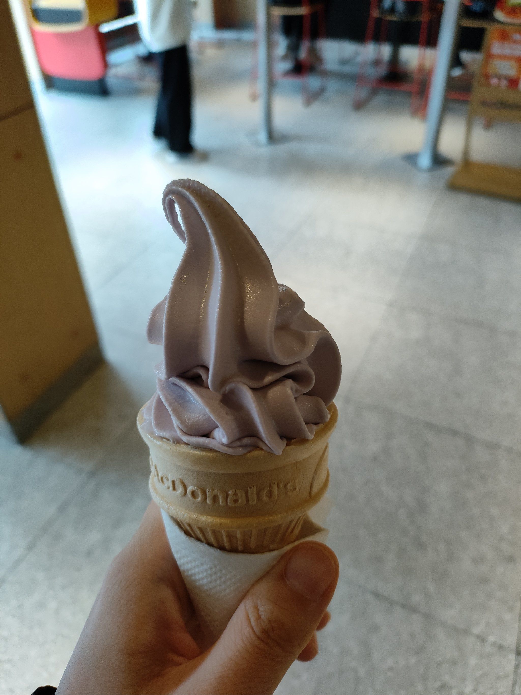 香精得不能再香精的香芋雪糕味,可以当做回忆童年忆苦思甜……麦当劳