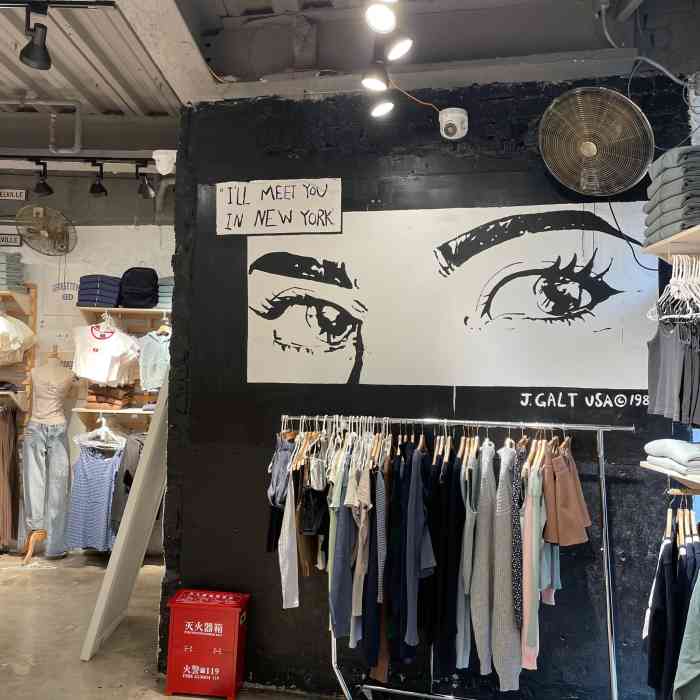 brandy melville-"[钻石]朋友知道我在上海让我一定要去,也.