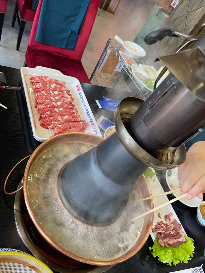 楼外楼大刀肉传统火锅居(生态大街店)-"[薄荷]环境:宽敞明亮 [服务铃]