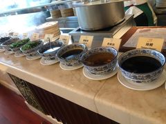 自助调料区-东莞塘厦三正半山温泉酒店·沙利文西餐厅
