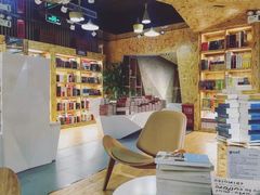 -新华里咖啡书吧(新华书店小寨店)