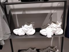 -URBAN REVIVO(高德置地广场·春广场店)