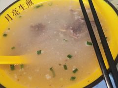 黄豆骨头汤-月亮生煎大王