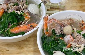 Seafood and Pork Offal Soup Rice Noodles