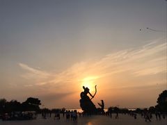 -巴陵广场