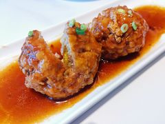 鸭蛋黄狮子头-梅飞酒家(名辉豪庭店)