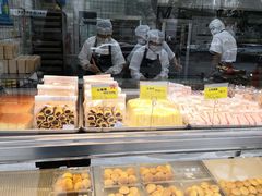 面包甜点陈列柜-鲍师傅糕点(江苏路店)