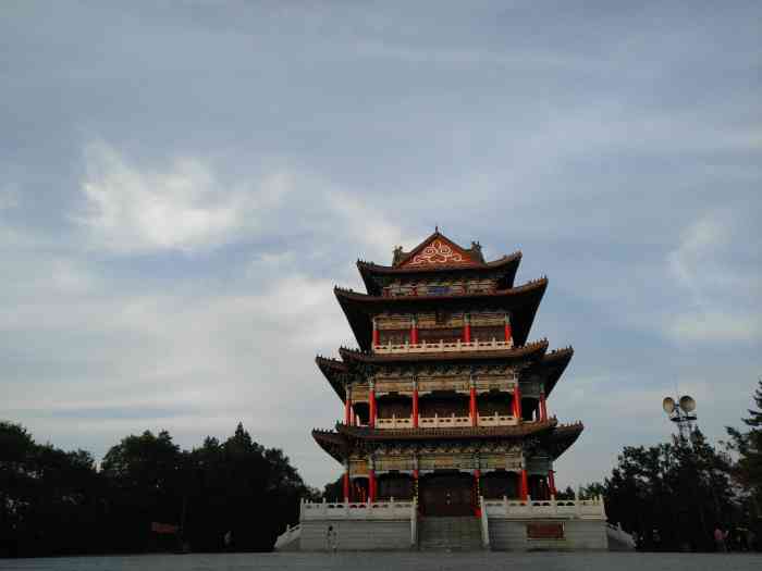 翠峰山公园-"一个休闲锻炼身体的好地方,山上有一个塔,.