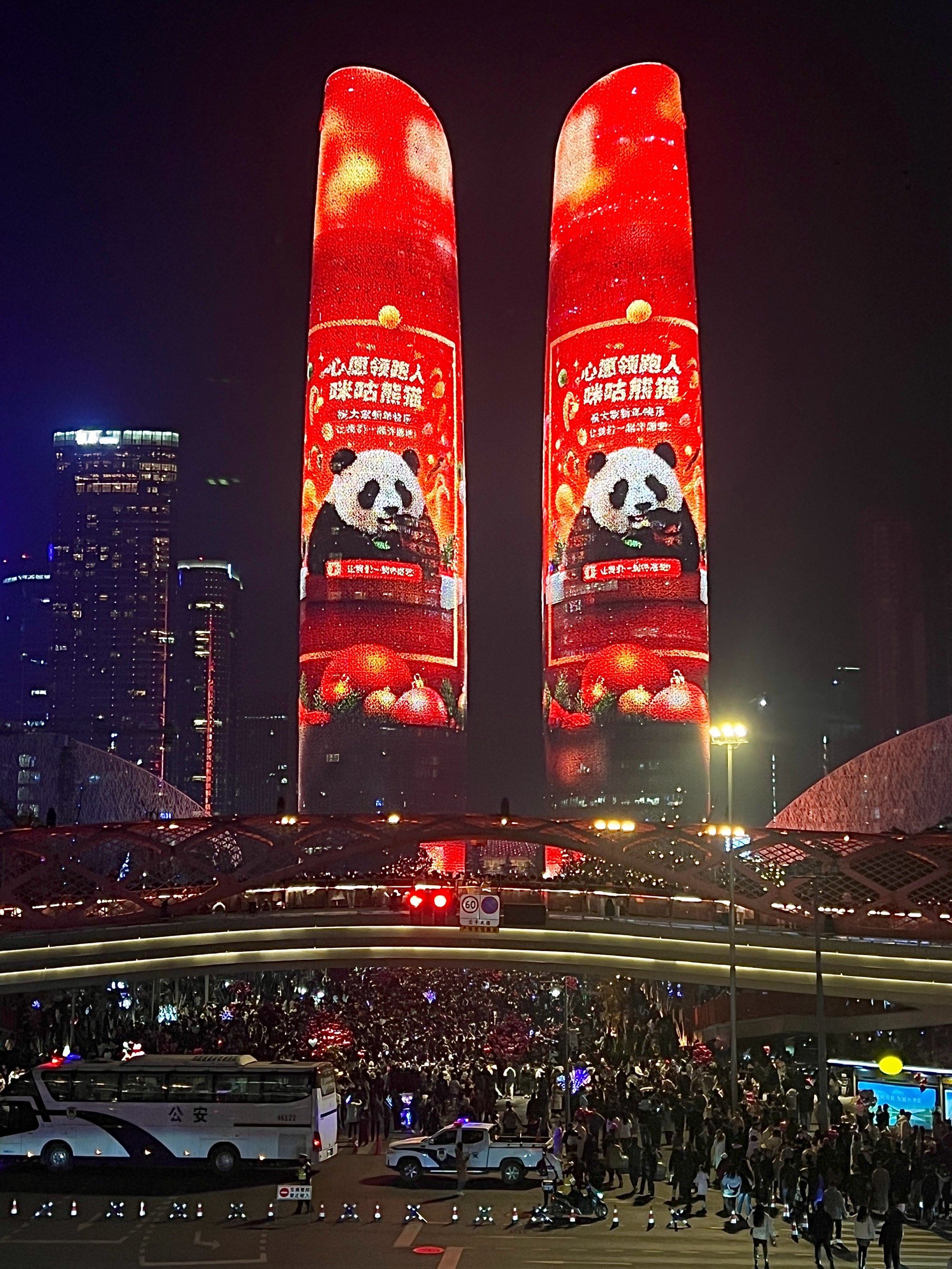 成都!今年双塔灯光秀真的赢麻了!