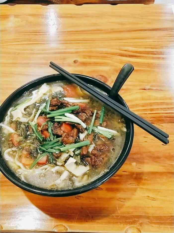 淑静面馆兰溪特色手擀面-"[薄荷]环境:总的来说,小区底商的环境.