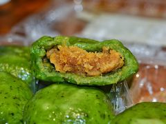 艾叶咸蛋黄肉松青团-王家沙点心店(南京西路总店)