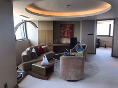 -上海滴水湖皇冠假日酒店