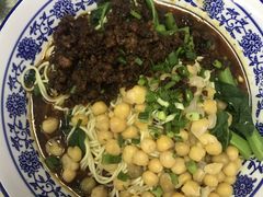 -渝之汇牛肉豌杂面