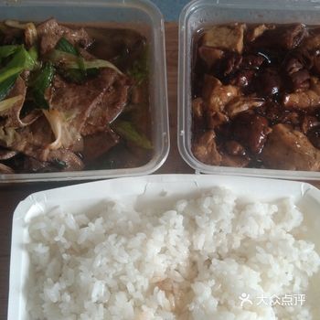 开吃,第一口用汤匙崴了大肠红烧豆腐,那个常州味道啊