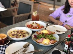 -ROAST coffee & eatery