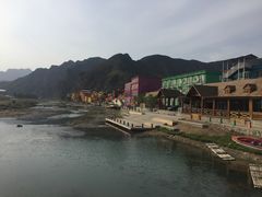 -百里峡七彩艺术小镇