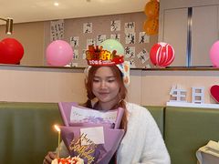 -海底捞火锅(新松江路生日主题店)