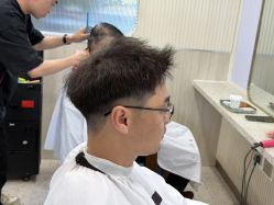 -PE SALON