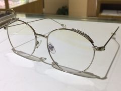 -杰伦眼镜·依视路·星趣控
