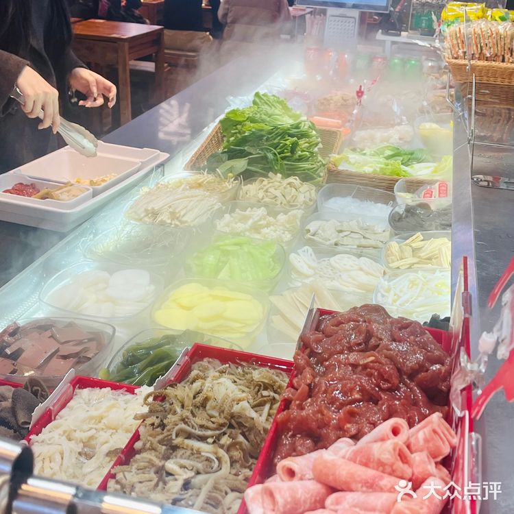 美食打卡！这家冒菜的套餐给的超级实在呀！