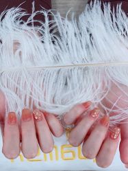 -进巍美甲美睫店