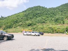 空荡荡停车场-虎啸峡漂流