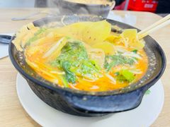 麻辣正常长这样-小街曹师傅砂锅麻辣烫(亚泰大街店)