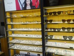 -优医视平价眼镜蔡司依视路折扣工厂店(十里堡店)