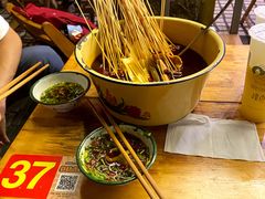 -拈签一笑黄牛肉辣卤串串