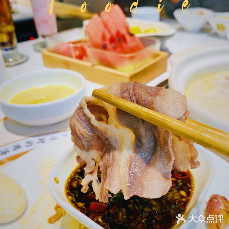 是老广人民经常说的：鸡有鸡味 汤鲜且浓郁，煮菜提鲜入味