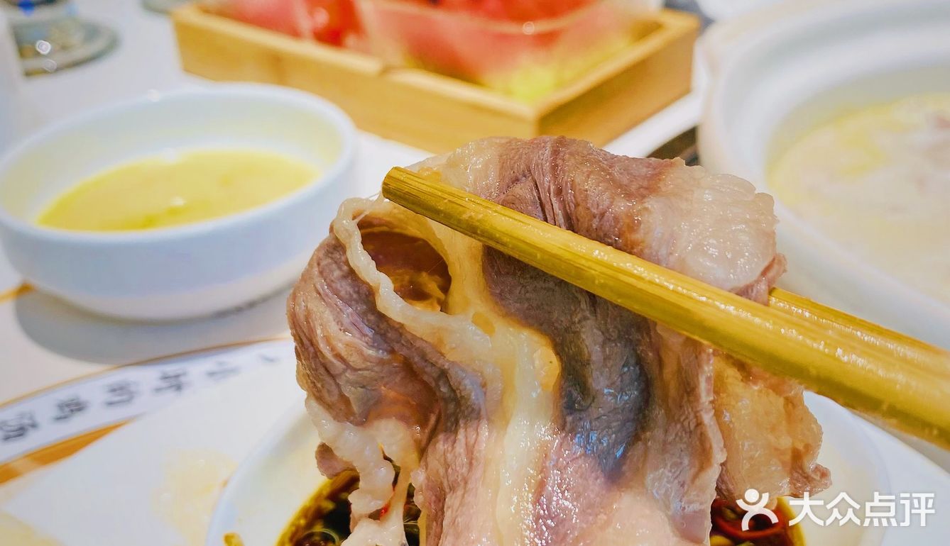 是老广人民经常说的：鸡有鸡味 汤鲜且浓郁，煮菜提鲜入味