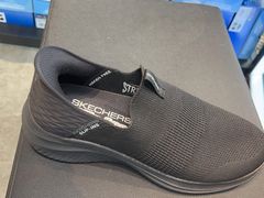 -SKECHERS 斯凯奇(上海国际时尚中心店)