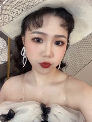 -现代经典婚纱摄影