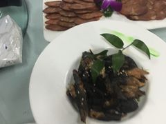 -红栌温泉山庄生态美食餐厅