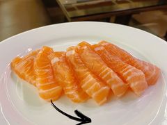 三文鱼-大中华希尔顿酒店-念自助餐·嗨啤·小龙虾