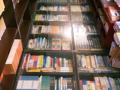 -钟书阁(松江泰晤士小镇店)