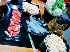 -果松木炭酸菜铜火锅·外婆参鸡汤