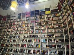 -钟书阁(松江泰晤士小镇店)