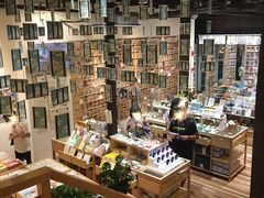 -猫的天空之城概念书店(杭州南宋御街店)