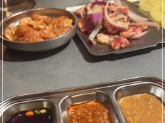 -围炉肉舍•炭烤活鳗•丹东海鲜烤肉(步行街店)