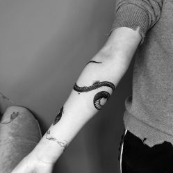 -SNOW TATTOO STUDIO