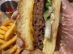 -三勾JJJ Burger&Coffee(梅溪湖店)
