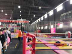 -嘿哟动霸CHUA·新潮玩运动娱乐中心·蹦床滑冰团建乐园