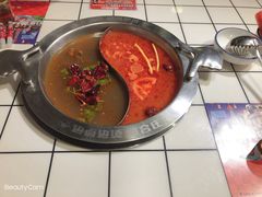 牛杂鸳鸯锅-喜悦小串丹东小黄牛海鲜烧烤大排档(民主广场店)
