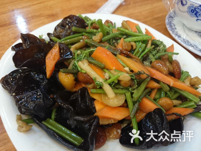 东北农家饺子村(昌平路店)森林小炒图片 - 第1张