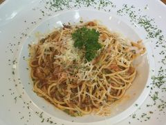 -Chom Cafe and Restaurant